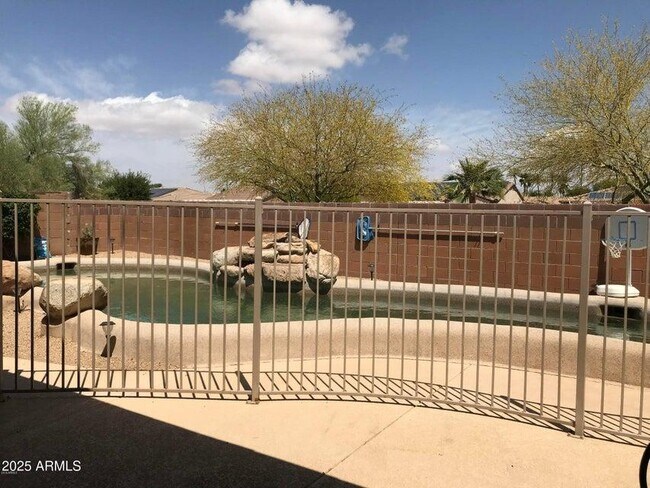 Building Photo - 16804 W Northampton Rd