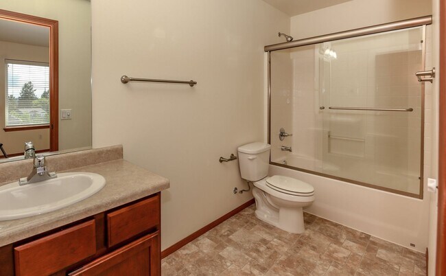 Building Photo - Spacious 4-Bedroom DuPont Home with AC