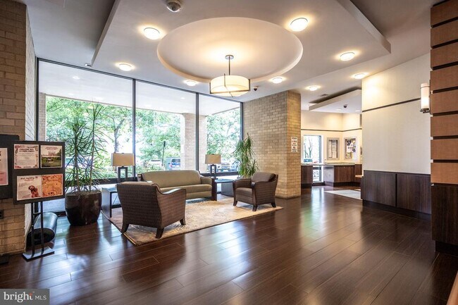 Building Photo - 307 Yoakum Pkwy