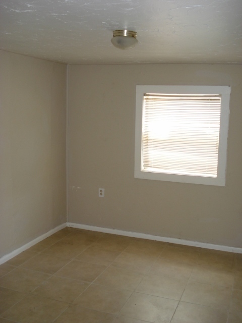 Building Photo - Cute 3bdrm/1bath ***new photos coming soon***