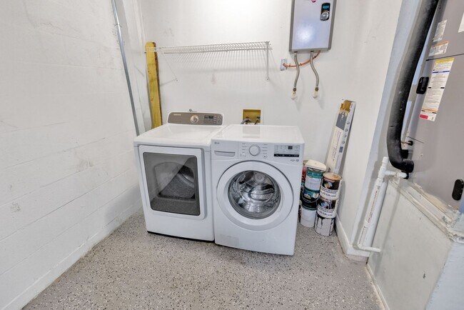 Building Photo - 2408 Camden Oaks Pl