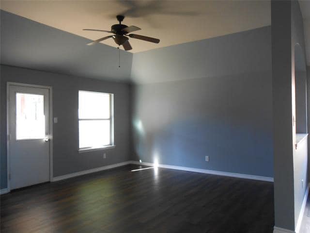 Building Photo - 492 Northbrook Ave