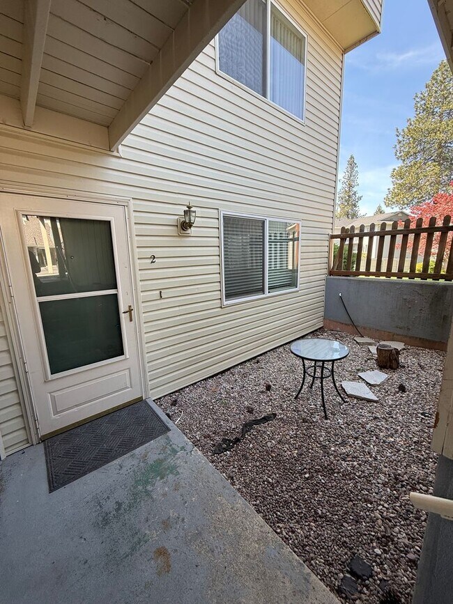 Building Photo - Condo with a Pool