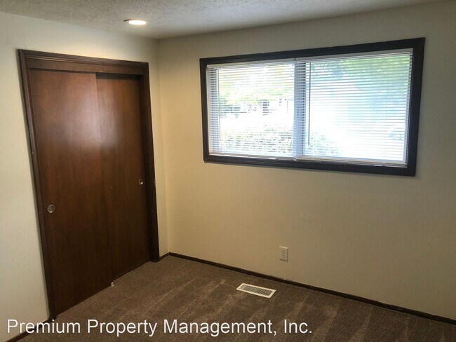 Building Photo - 3 br, 2 bath House - 4707 49th Ave NE
