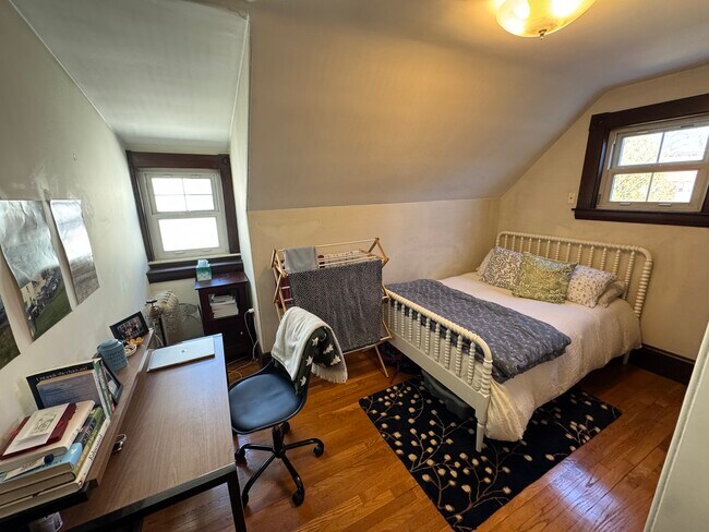 Building Photo - 211 Holland St