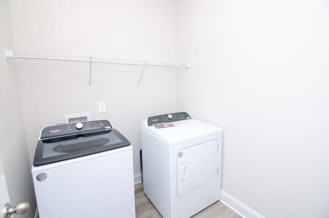 Building Photo - 4960 Trail Ridge Ct