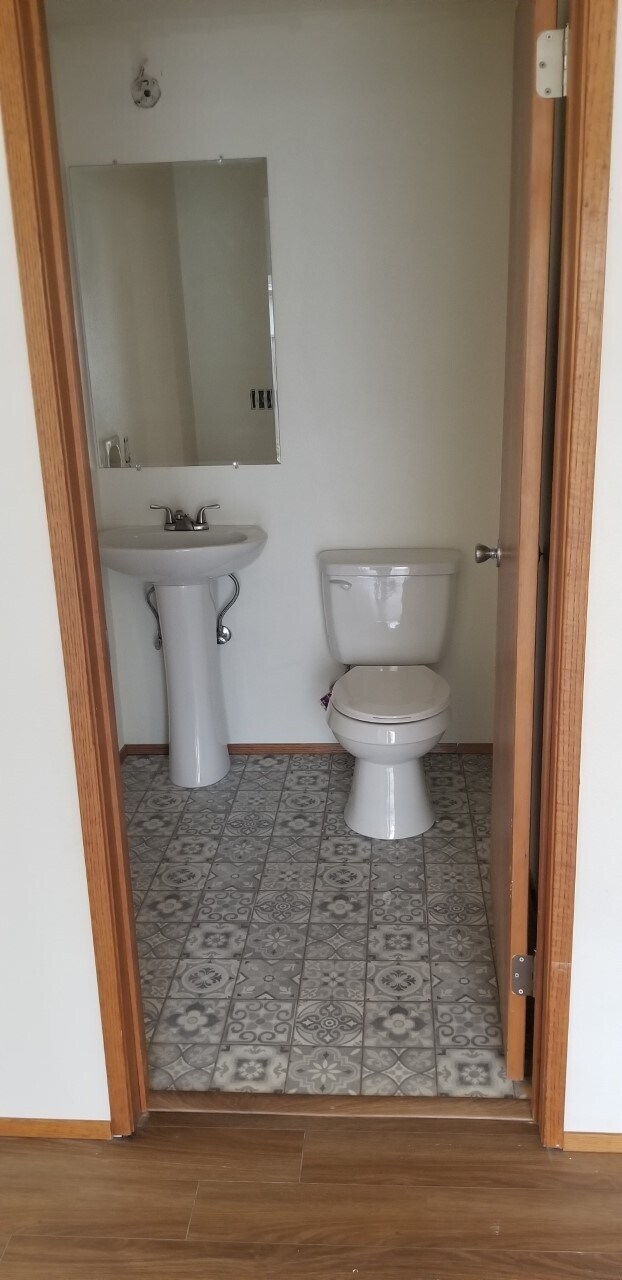 Powder room off bonus room - 10615 Hillsboro Dr NW