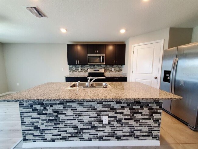 Building Photo - 1014 Golden Shiner Ave