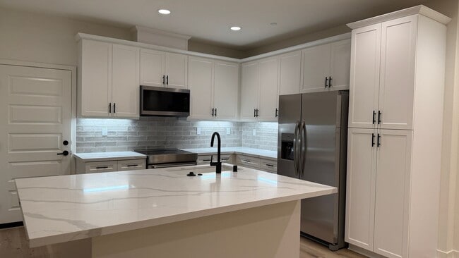 Building Photo - Impressive, 2 BD/2BA, condo available for ...