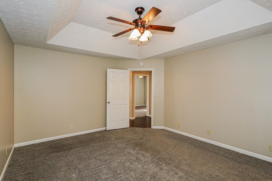 Building Photo - 4020 Calumet Dr