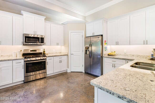 Building Photo - 500 Bateleur Way