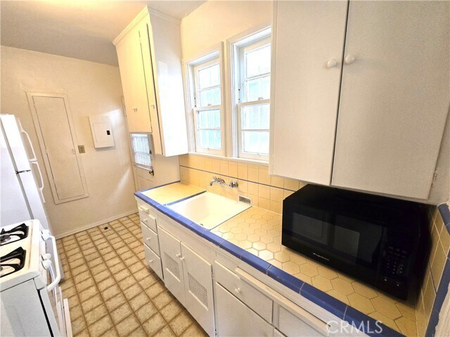 Building Photo - 146 N Hamilton Dr