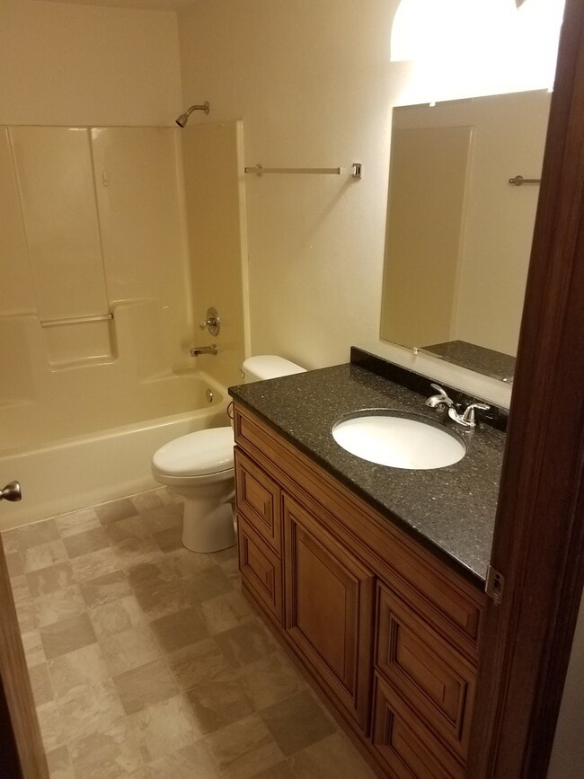 Building Photo - 2220-2 Skylark Dr