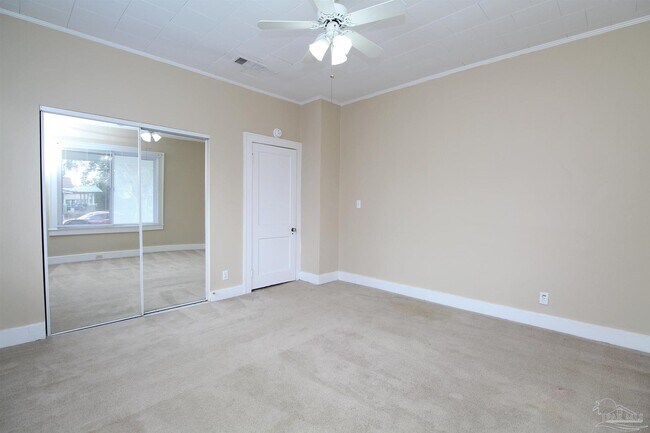 Building Photo - 1504 E Strong St