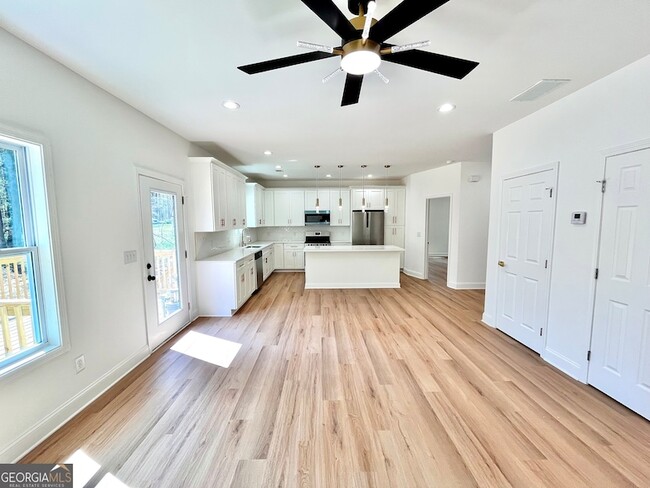 Building Photo - 204 Custer Cir