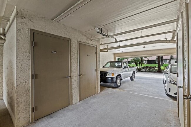 Building Photo - 1942 Golf View Dr