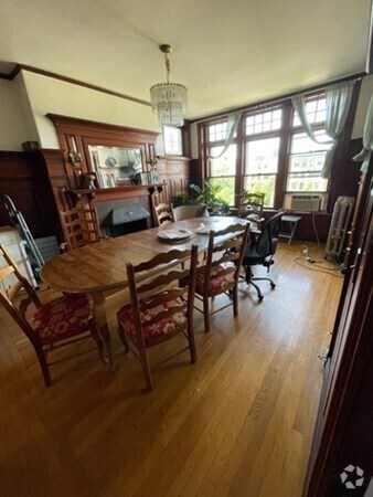 Building Photo - 1681 Beacon St