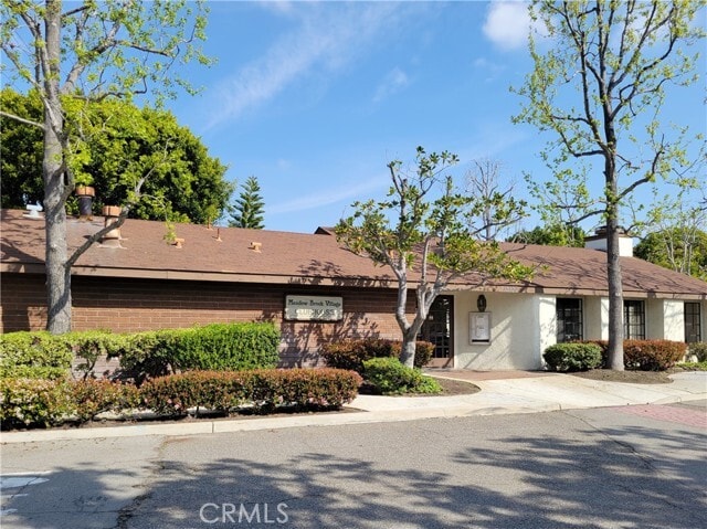 Building Photo - 8550 Lake Knoll Ave