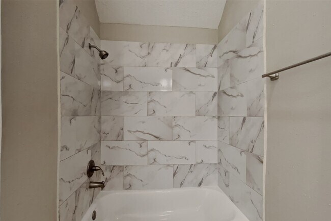 Building Photo - 13215 Noble Crest Dr