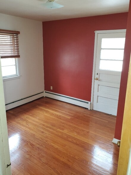 Building Photo - 1301 Jewel Ct