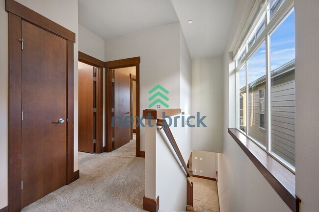 Building Photo - Charming 3-Bed, 2.5-Bath Haven with 1997 Sq Ft in Renton, WA!