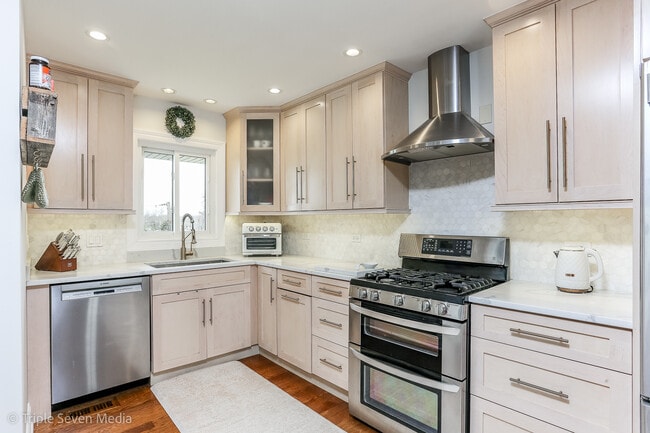 Building Photo - 1406 Edgefield Ln