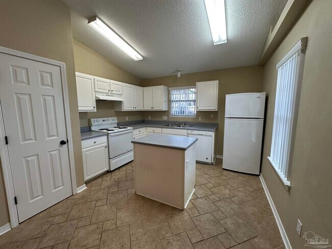 Building Photo - 7909 Cayenne Way