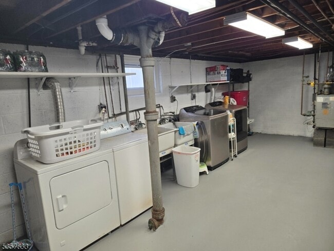 Building Photo - 305 Kennedy Dr