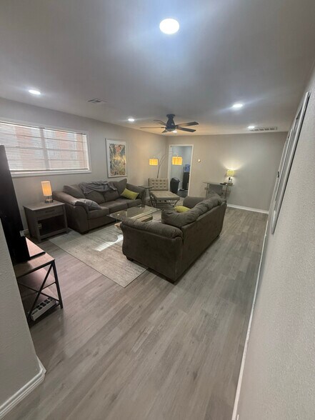 Building Photo - 215 S Grand Ave