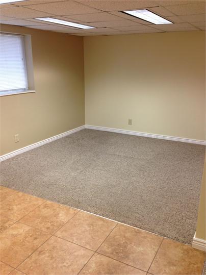 Building Photo - 2 Bedroom/1 Bathroom Duplex in Bluffdale