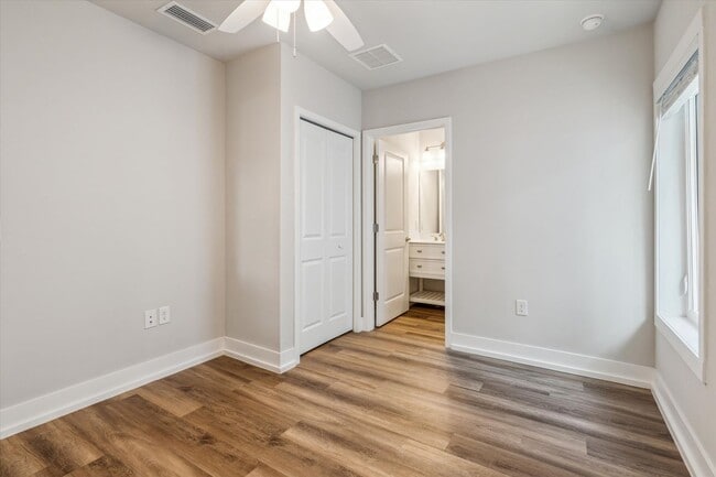 Building Photo - Live next to campus and all things Gainesv...