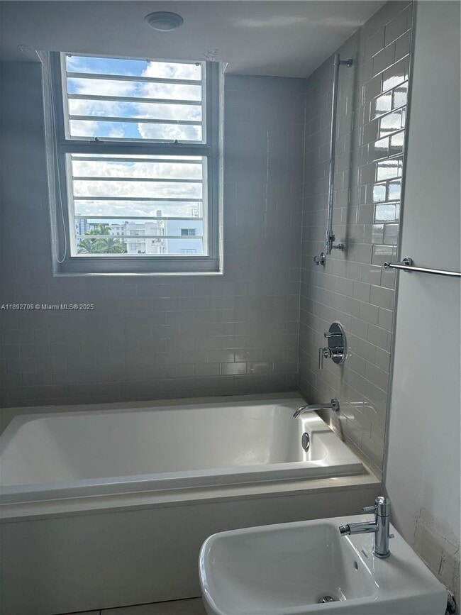 Building Photo - 1025-1092 92nd St