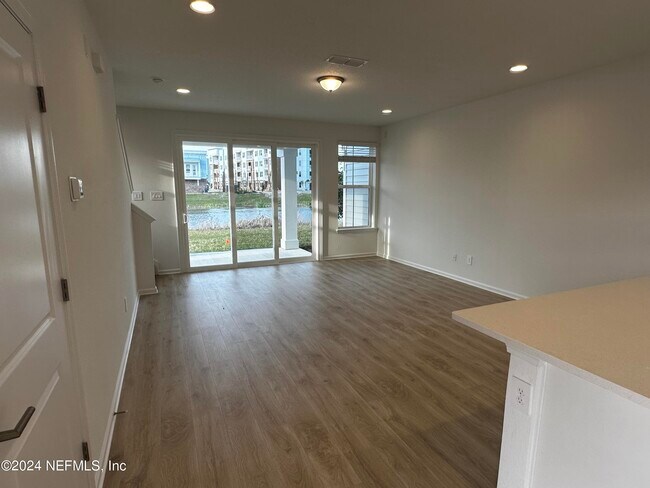 Building Photo - 315 Brandon Lks Dr