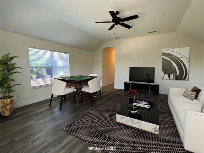 Building Photo - 9705 Hickory St