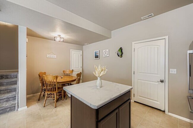 Building Photo - 7615 Red Fir Pt