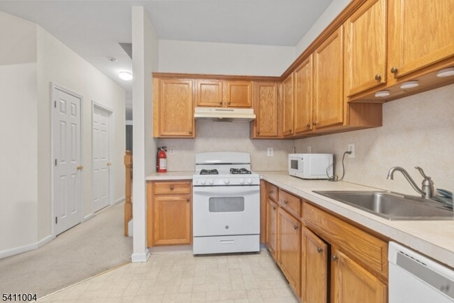 Building Photo - 137 Stratford Dr