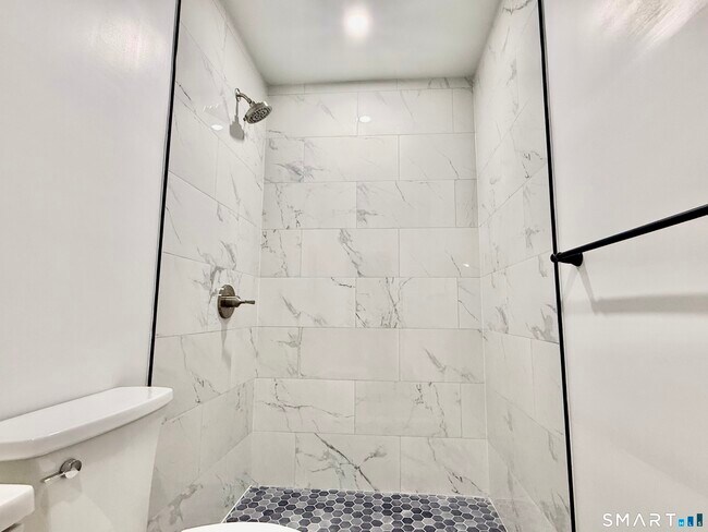 Building Photo - 85 Avery St