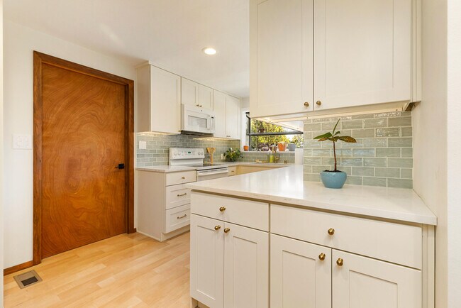 Building Photo - 10828 23rd Ave NE