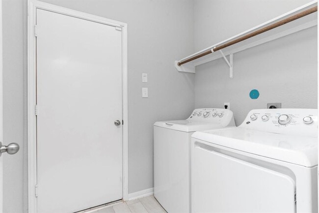 Building Photo - 5406 Rustic Ruby Dr