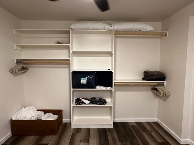 Building Photo - Beautiful Newly Remodeled home! AVAILABLE FURNISHED FOR $1850 OR UNFIRNISHED FOR $1650!