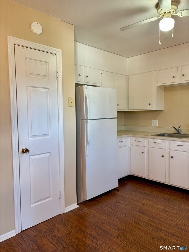 Building Photo - 146 Carriage Path S