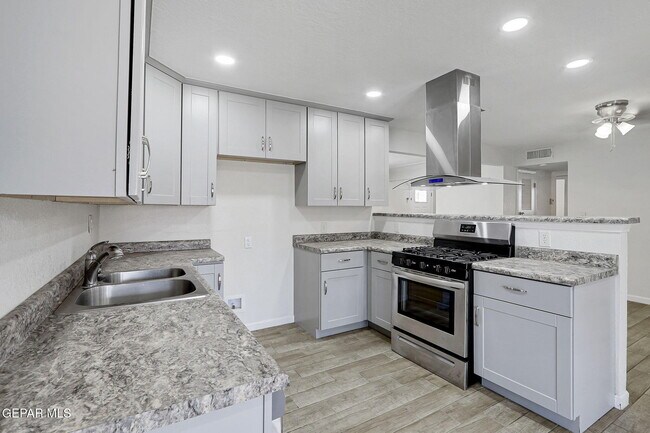Building Photo - 10401 Centaur Dr