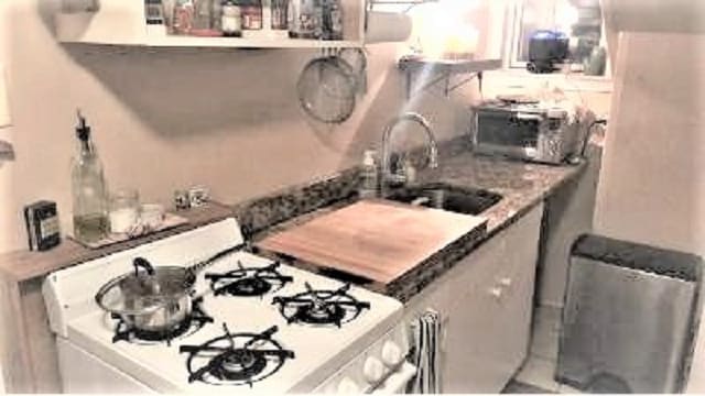 KITCHEN - 426 N Essex Ave