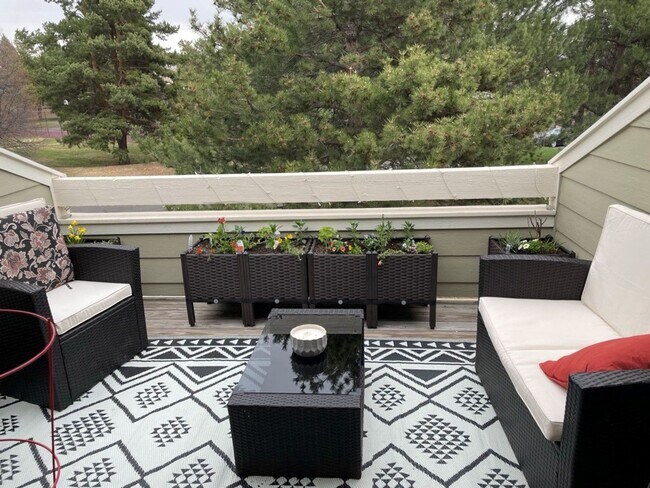 Building Photo - Large Two bedroom, Two Bath Furnished, all Inclusive mid term rental.