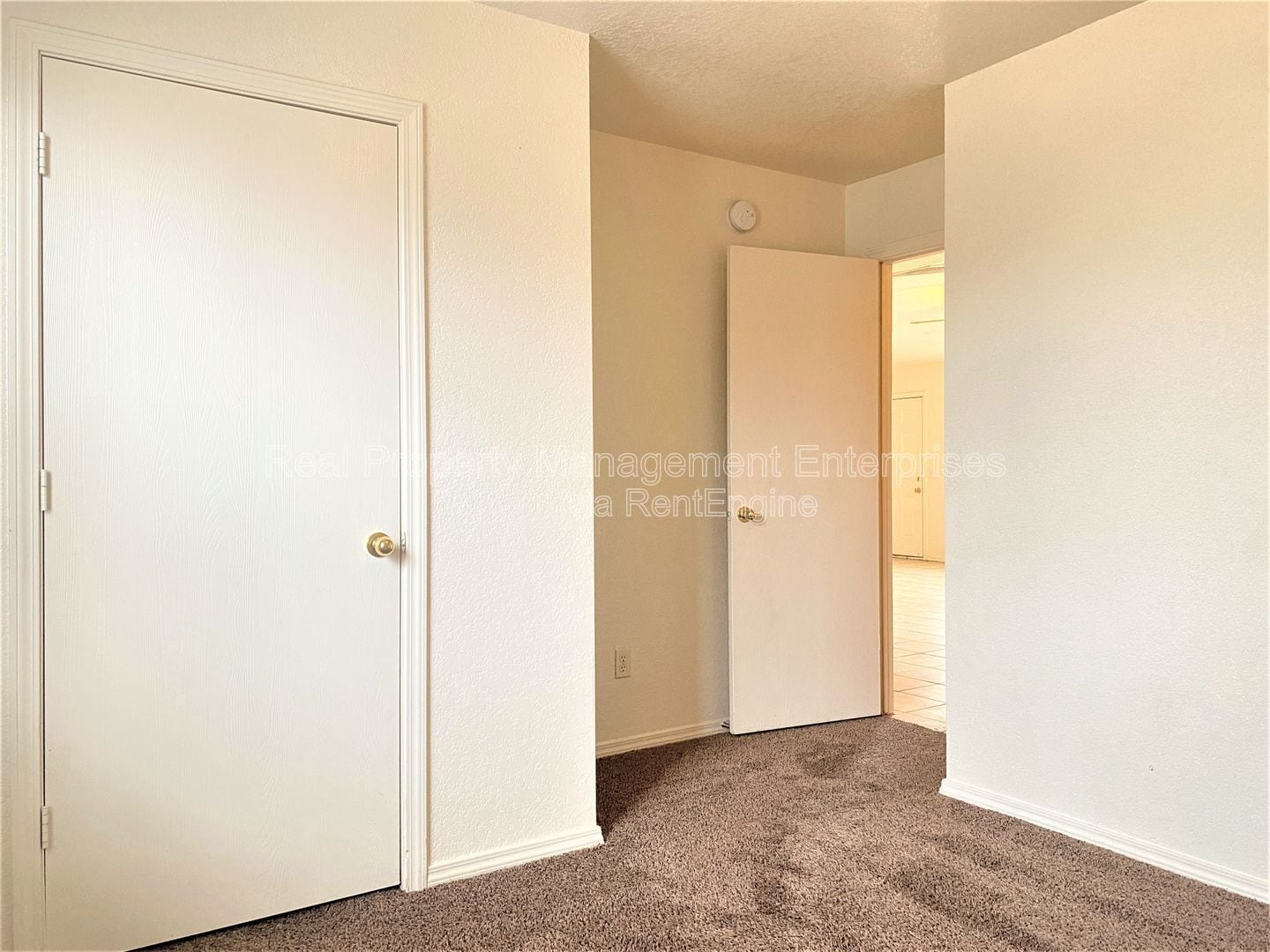 Building Photo - 916 Hyacinth Hollow Dr