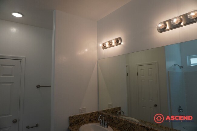 Building Photo - Beautiful Home Located in the Southwest!