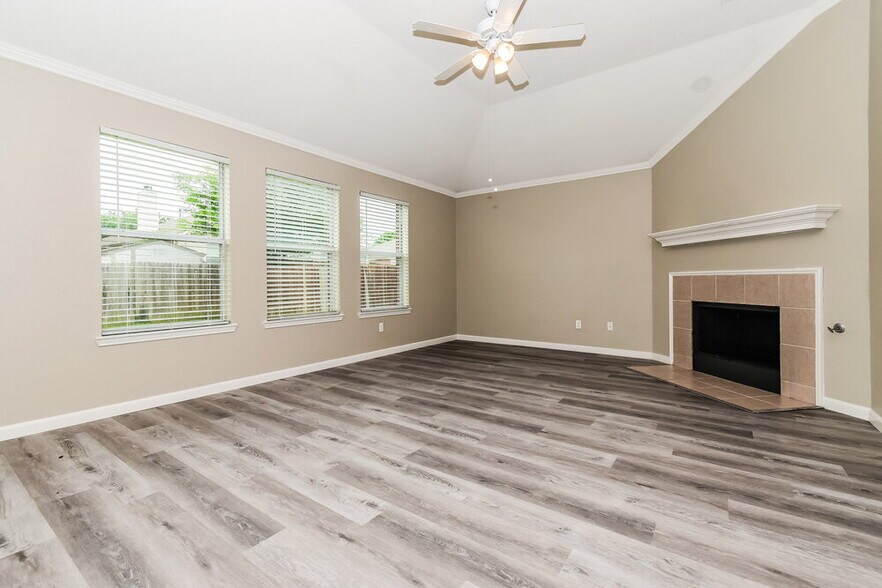 Building Photo - 2100 Aster Trail