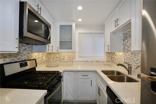 Building Photo - 662 S Coast Hwy