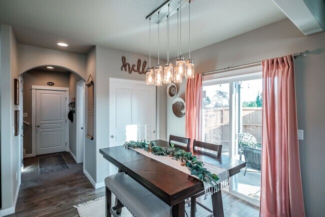 Building Photo - Beautiful 3 Bedroom on Large Corner Lot!