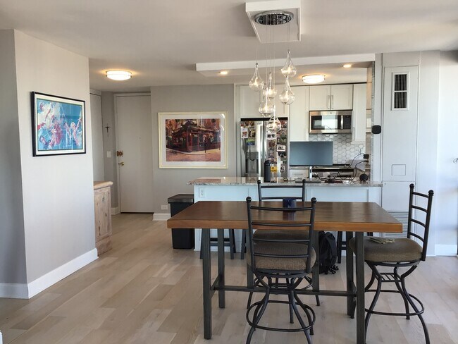 Building Photo - 1660 N La Salle Dr